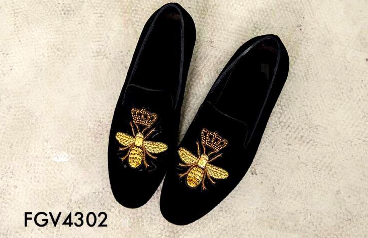 Samt Damen-Loafer mit goldenen Schmetterlingsstickerei