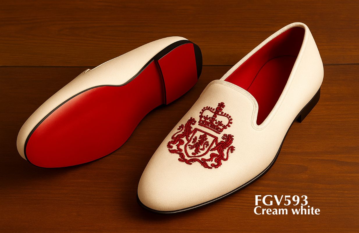 FGV593-White-velvet-slippers-red-coat-of-arms