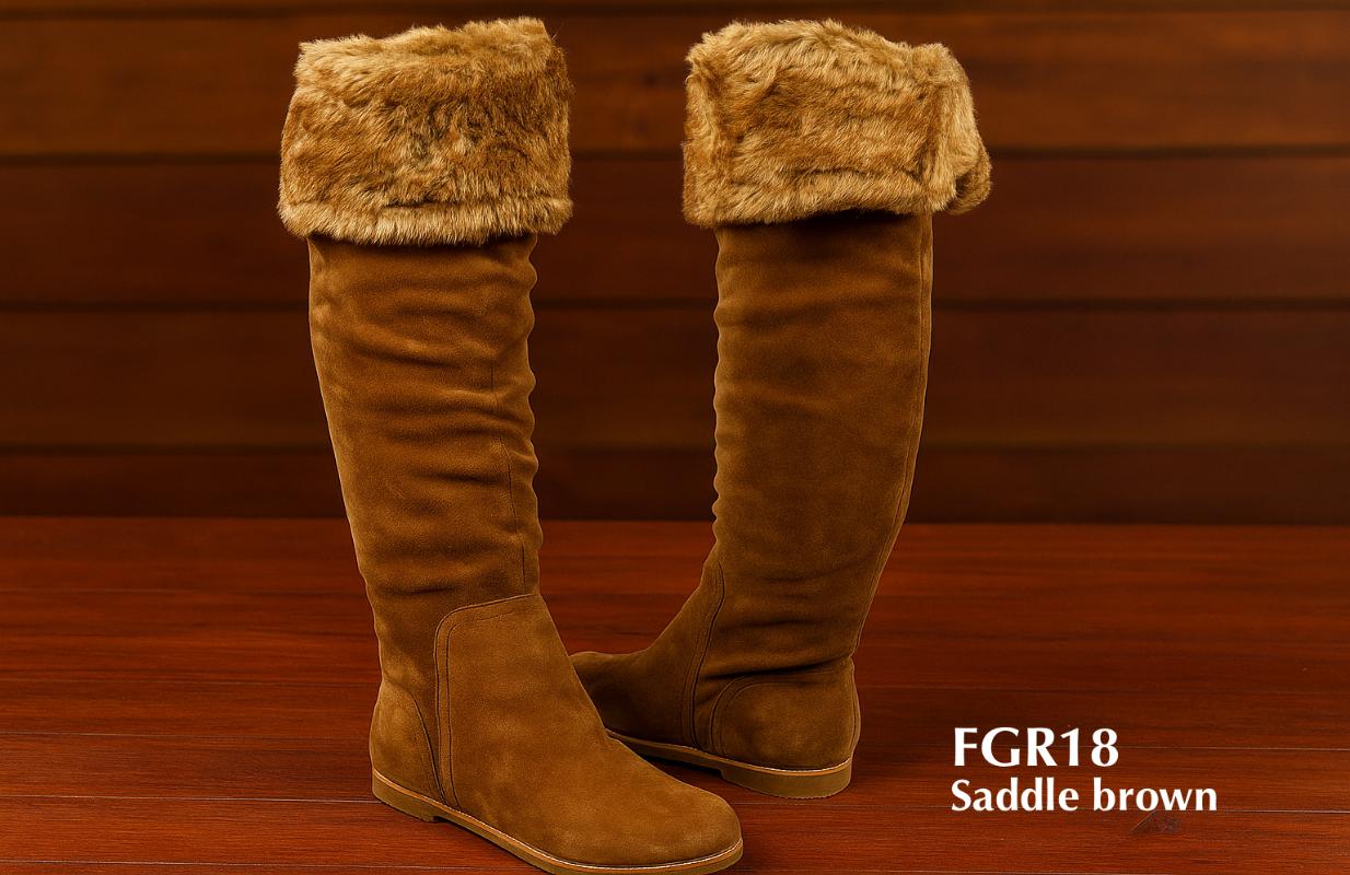 Sattelbraune doppelseitige Schaffellstiefel