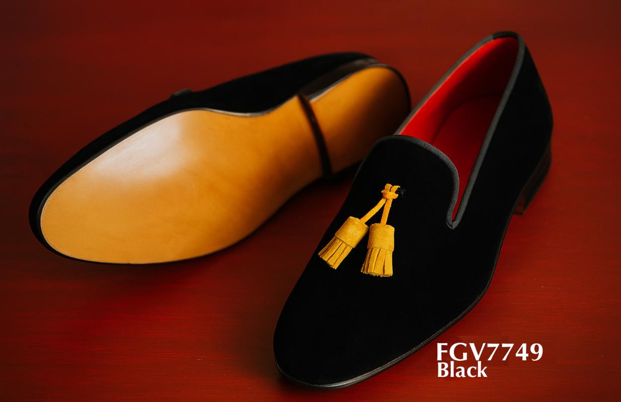 gelbe-quasten-samt-hausschuhe